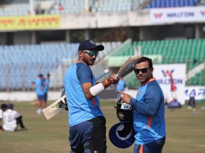 IND BAN 1st Test: After Rohit Sharma, Shubman Gill DOUBTFUL for Chattogram Test after injury in training  | IND vs BAN, 1st Test : रोहित शर्मा पाठोपाठ भारताचा दुसरा सलामीवीर जखमी; पहिल्या कसोटीत खेळण्याची शक्यता कमी 