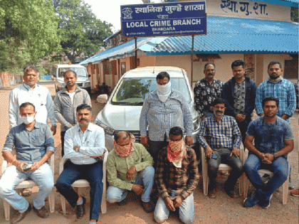 The gang who hijacked the car by making the driver unconscious was arrested | आधी लिफ्ट मागायचे, मग चालकाला बेशुद्ध करून वाहन पळवायचे; टोळी गजाआड