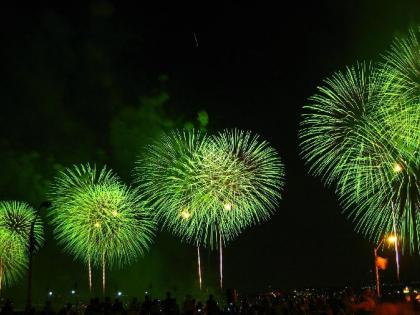 celebrate eco friendly diwali using green crackers | दिवाळीत इकोफ्रेंडली फटाके उडवा, प्रदुषण टाळा