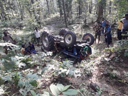 Two killed in tractor overturn in Aheri taluka | ट्रॅक्टर उलटून दोघे ठार, अहेरी तालुक्यातील घटना