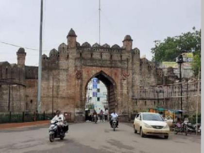 Corporators object to change the name of historical jatpura, pathanpura gate in Chandrapur | ऐतिहासिक नावे बदलविण्यास नगरसेवकांचा आक्षेप, जटपुरा, पठाणपुरासह वस्त्यांची जुनीच नावे कायम