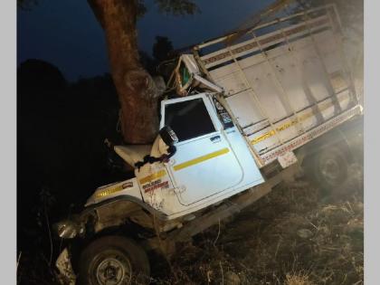 4 killed, 8 seriously injured as bolero pickup overturns after collides on to tree | भरधाव पिकअप झाडावर आदळून पलटी; ४ ठार, ८ गंभीर जखमी