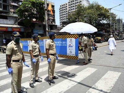 Testing of unruly walkers; The crowd in the market eased, train tickets just by looking at the iCard | नाहक फिरणाऱ्यांची चाचणी; मार्केटमधील गर्दी ओसरली, आयकार्ड बघूनच रेल्वेचे तिकीट