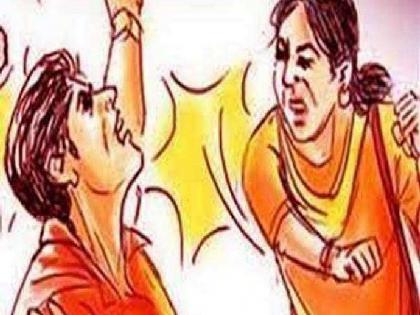 With the help of her boyfriend, police wife hits her husband | प्रियकराच्या मदतीने पोलीस पत्नीने केली पतीला धक्काबुक्की