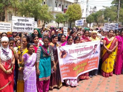 Women's march at the residence of Minister of State for Health Rajendra Yadravkar | आरोग्य राज्यमंत्री राजेंद्र यड्रावकर यांच्या निवासस्थानावर महिलांचा मोर्चा