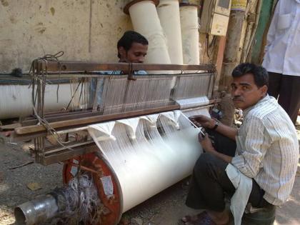  Interest subsidy to the luminaries to boost the powerloom industry | यंत्रमाग उद्योगाला चालना देण्यासाठी यंत्रमागधारकांना व्याजदरात सवलत