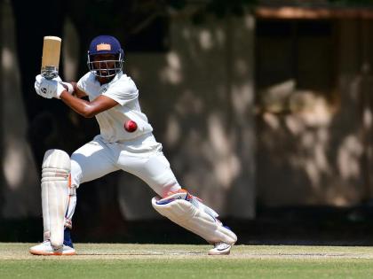 Mumbaikar Yashasvi Jaiswal's stormy batting, double century innings, triple century partnership, record rain | मुंबईकर यशस्वी जयस्वालची तुफानी फलंदाजी, द्विशतकी खेळी, त्रिशतकी भागीदारी, पाडला रेकॉर्डचा पाऊस 