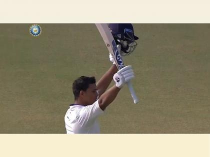 Yashasvi Jaiswal scored 103 runs from 150 balls including 10 fours and 2 sixes in the Ranji Trophy Quarter Final, Mumbai lead by 794 runs against Uttarakhand   | Yashasvi Jaiswal Ranji Trophy : 12 चेंडूंत 52 धावा; यशस्वी जैस्वालने झळकावले पहिले शतक, मुंबईकडे 794 धावांची आघाडी