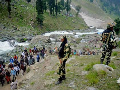 then the Indian soldiers came running as angels The experience of shivering devotees during the Amarnath Yatra | ...तेव्हा भारतीय जवान देवदूत म्हणून धावून आले; अमरनाथ यात्रेत थरकाप उडालेल्या भाविकांचा अनुभव