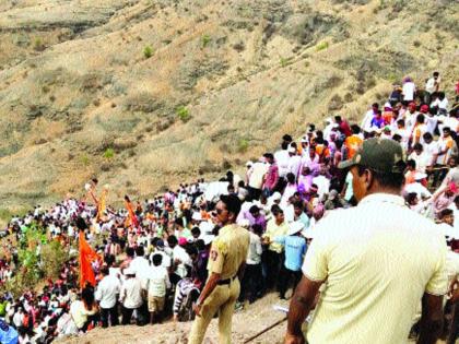 After the Jalabhishek, Shikhar Shingnapur Yatra is celebrated | जलाभिषेकानंतर शिखर शिंगणापूर यात्रेची सांगता