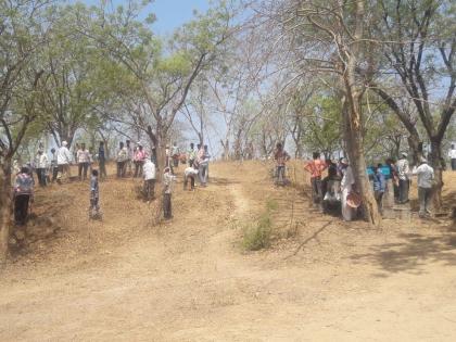 Cleanliness campaign at Patel graveyard at Yaval | यावल येथे पटेल कब्रस्थानमध्ये स्वच्छता मोहीम