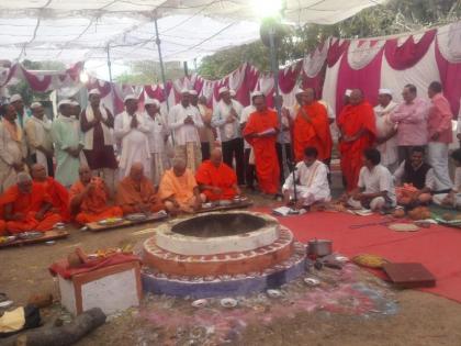 Establishment of Gods in the temple of Lord Swaminarayan in Yaval | यावल येथील श्री स्वामिनारायण मंदिरात ब्रह्मवृंदाच्या मंंत्रोच्चारात देवतांची स्थापना