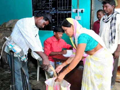 The food security scheme involves ten thousand tonnes of grains per month, including farmers | अन्न सुरक्षा योजनेत शेतकऱ्यांचा समावेश, दरमहा दहा हजार टन धान्य