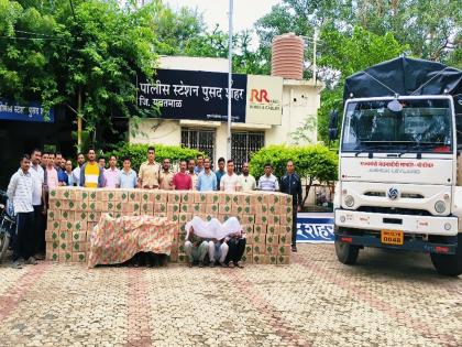 Yavatmal: State Minister's name on liquor truck, foreign liquor worth 40 lakhs, seven accused taken into custody | चक्क दारूच्या ट्रकवर राज्यामंत्र्याचे नाव, ४० लाखांची विदेशी दारू, सात आराेपींना घेतले ताब्यात