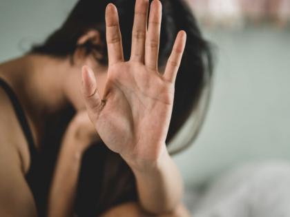 A widowed woman was sold in Gujarat for 1.20 lakhs, brought back after giving birth to a son two years later and left in the village! | विधवा महिलेस १.२० लाखात गुजरातेत विकले, दोन वर्षांनी पुत्रप्राप्तीनंतर आणून गावात सोडले! A widowed woman was sold in Gujarat for 1.20 lakhs, brought back after giving birth to a son two years later and left in the village! | विधवा महिलेस १.२० लाखात गुजरातेत विकले, दोन वर्षांनी पुत्रप्राप्तीनंतर आणून गावात सोडले!