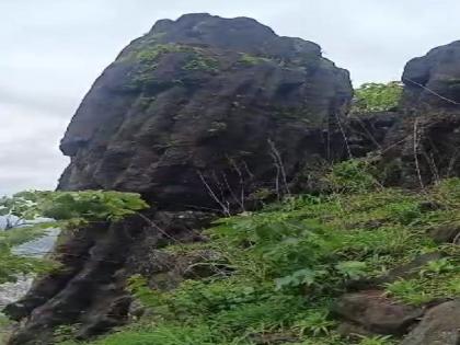 A dangerous fissure in Yavateshwar Ghat is in a state of escape | यवतेश्वर घाटात धोकादायक दरड कोसळण्याच्या स्थितीत, तातडीने काढण्याची गरज 