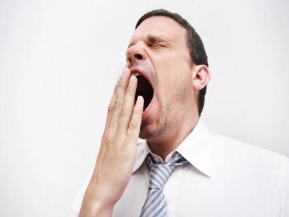 yawning can be sign of these health issue | सतत जांभई येतेय? दुर्लक्ष करू नका, ही असू शकतात गंभीर कारणं!