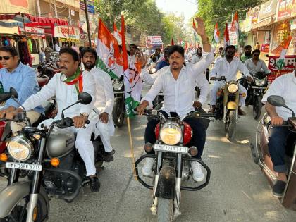 Youth Congress organized a motorcycle rally in Akola city | युवक काँग्रेसने अकोला शहरात काढली मोटारसायकल रॅली