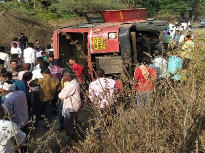 23 passengers injured in road accident near Yeldari dam bridge | येलदरी धरणाजवळील पुलावर बस उलटून २३ प्रवासी जखमी 