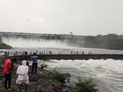 Yeldari, Khadakpurna and Siddheshwar dams are flooded; Danger warning due to increase in discharge in Purna river basin | येलदरी, खडकपूर्णा अन सिद्धेश्वर धरणे तुडूंब; पूर्णा नदीपात्रात विसर्ग वाढल्याने धोक्याचा इशारा