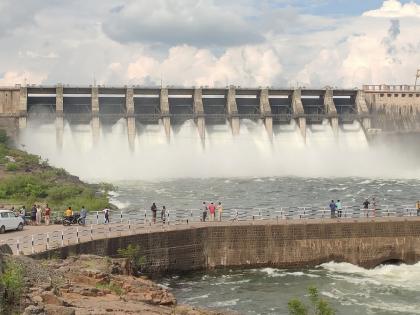 Video: 10 gates of Yeldari dam opened due to increased inflow in return rains | Video: परतीच्या पावसाचा पुन्हा तडाखा, आवक वाढल्याने येलदरी धरणाचे १० दरवाजे उघडले