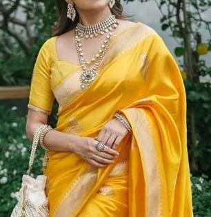 हळद स्पेशल : पिवळा लेहेंगा घ्याल की पिवळी साडी? पाहा हळद स्पेशल ७ लूक, दिसाल जगात भारी