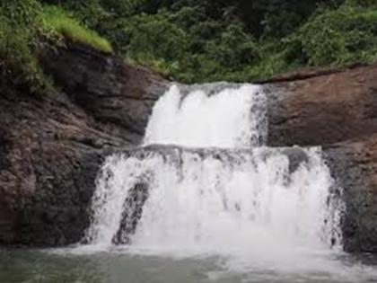 Tourists are prohibited from going to the waterfall in Yeur area | येऊर परिसरातील धबधब्यावर जाण्यास पर्यटकांना बंदी