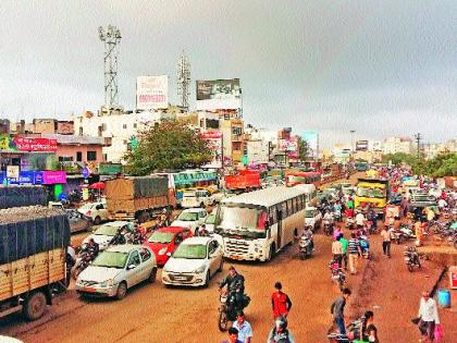 Due to uncertainty, traffic violators, politicians, apathy | बेशिस्तीमुळे वाघोलीत वाहतूककोंडी, राजकीय पुढाऱ्यांची उदासीनता