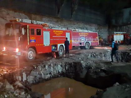 3 killed as building slab collapses in yerawada some workers were seriously injured | पुणे: येरवडामध्ये इमारतीचा स्लॅब कोसळून ५ जणांचा मृत्यू; १० कामगार गंभीर जखमी