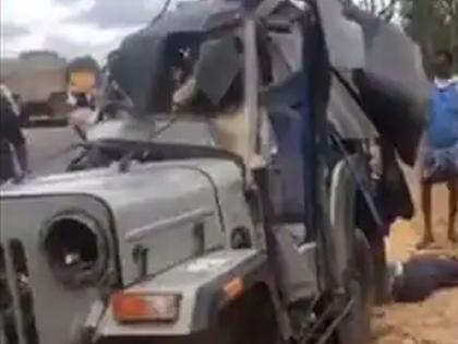 over crowded jeep collide on Lorry; 8 died, 7 injured in Karnataka Road Accident | Karnataka Road Accident: कर्नाटकमध्ये भीषण अपघात; जीप लॉरीला ध़डकल्याने 8 ठार