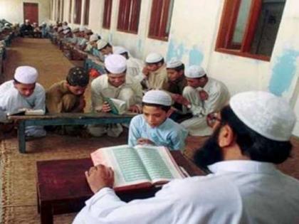 Mandatory national anthem in madrassas in UP; Order issued by Madrasa Education Board | यूपीतील मदरशांमध्ये राष्ट्रगीत अनिवार्य; मदरसा शिक्षण मंडळाकडून आदेश जारी 