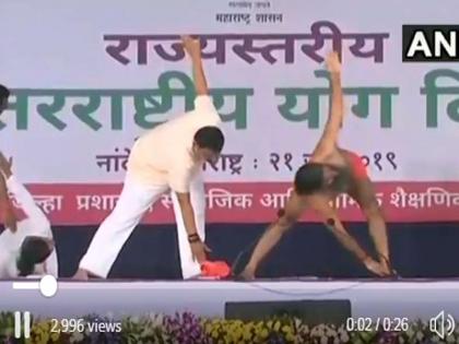 Modi is the world's identity, Yoga of the Chief Minister and Ramdev Baba | मोदींमुळेच जगाला योगाची ओळख, नांदेडमध्ये मुख्यमंत्री अन् रामदेव बाबांचा जुळून आला 'योग'