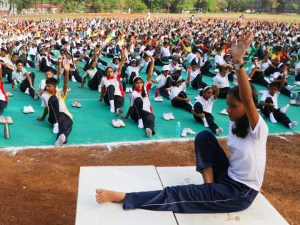 The excitement of yoga day in Pune city | पुणे शहरात याेग दिनाचा उत्साह