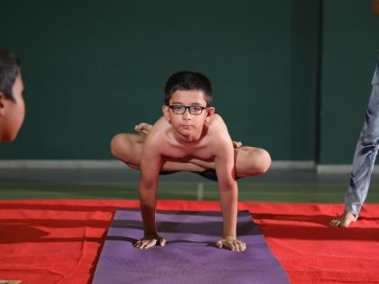 The breathtaking presentation of Yogasana players | योगासनाच्या खेळाडूंचे चित्तथरारक सादरीकरण