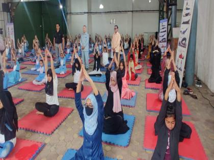 Yoga Day in schools in Pune; Students Yoga demonstrations for students | International Yoga Day: पुण्यात शाळांमध्ये योगदिन उत्साहात; विद्यार्थी - विद्यार्थिनींची योग प्रात्यक्षिके