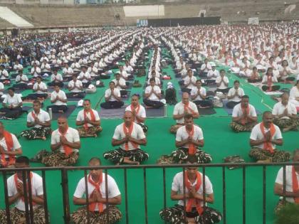 International Day of Yoga I do yoga regularly, so do you Union Minister Nitin Gadkari's appeal | आंतरराष्ट्रीय योग दिन: मी नियमित योग करतो, तुम्ही पण करा; केंद्रीय मंत्री नितीन गडकरींचे आवाहन