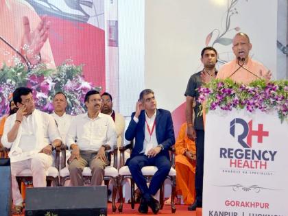 There is no shortage of facilities and money for treatment, says Yogi Adityanath | उपचारांसाठी सोईसुविधा आणि पैशांची कुठलीही कमतरता नाही, योगी आदित्यनाथ यांचं विधान
