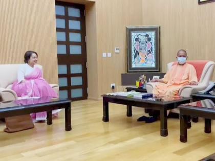 bollywood actress kangana ranaut meets cm yogi adityanath and give best wishes for up election 2022 | Kangana Ranaut meets Yogi Adityanath: “प्रभू रामचंद्रांप्रमाणे योगी आदित्यनाथ राज्य करत राहोत, साम्राज्य वाढो”; कंगना रनौतच्या शुभेच्छा