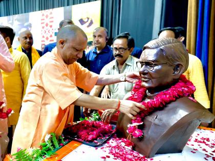 Atalji, who believed in karma, made politics a medium of service: Chief Minister Yogi Adityanath | कर्मावर विश्वास ठेवून अटलजींनी राजकारणाला सेवेचे माध्यम बनवले: मुख्यमंत्री योगी आदित्यनाथ