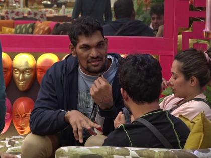 Bigg Boss Marathi 4 : 'Gentle Giant' cried, fans went wild; Pushkar Jog, Surekha Koodchi showed support | Bigg Boss Marathi 4 : 'जेंटल जायंट' रडला, चाहते भडकले; पुष्कर जोग, सुरेखा कूडचीनं दर्शवला पाठिंबा