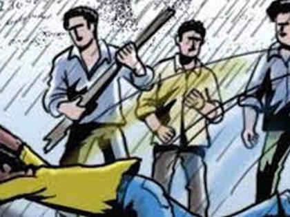 Assassination of a youth at Akola | युवकावर प्राणघातक हल्ला