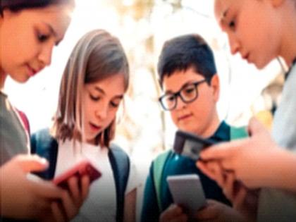 It is not 'allowed' for children to watch YouTube | मुलांना यू-ट्यूब बघणे ‘अलाउड’ नाहीच! It is not 'allowed' for children to watch YouTube | मुलांना यू-ट्यूब बघणे ‘अलाउड’ नाहीच!