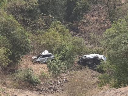 Accident at Mango Ghat on Kolhapur Highway; The car crashed into a 400 foot ravine | कोल्हापूर महामार्गावरील आंबा घाटात भीषण अपघात; गाडी ४०० फुट दरीत कोसळली