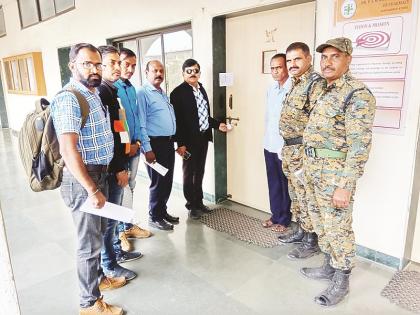 Aurangabad Municipality sealed YSK campus deu to 1.5 crores of property tax | दीड कोटींचा मालमत्ता कर थकल्याने ‘वायएसके’ला पालिकेने ठोकले सील