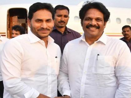 Visakhapatnam MP mp mvv satyanarayana's wife and son allegedly kidnapped in andhra pardesh | YSRCP खासदाराच्या पत्नी आणि मुलाचे अपहरण, पोलिसांनी काही तासातच केली सुटका 