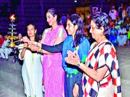 Honor of women in the 'Pavanamai' campaign, river Aarti at the hands of Mubassari Yukta Mukhi | ‘पवनामाई’ अभियानातील नारीशक्तीचा सन्मान, विश्वसुंदरी युक्ता मुखीच्या हस्ते नदीची आरती