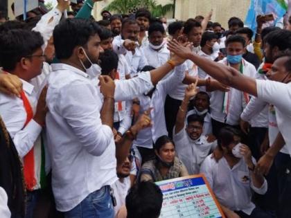 Youth Congress aggressive against Mahametro recruitment scam in Nagpur | नागपुरात महामेट्रोत पदभरती घोटाळ्याविरोधात युवक काँग्रेस आक्रमक