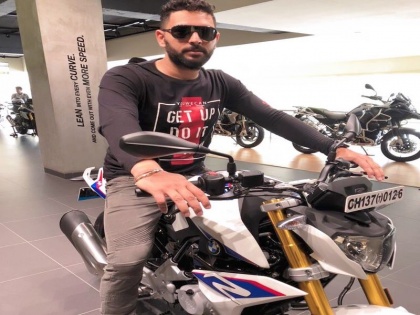 Cricketer Yuvraj Singh brings home The BMW G 310 R | क्रिकेटर युवराज सिंहने घेतली BMW G 310 R बाईक, जाणून घ्या खासियत