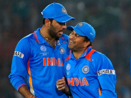 IPL Auction 2019: Icon Sachin Tendulkar glad to have Yuvraj Singh and Lasith Malinga in Mumbai Indians camp | युवराज मुंबई इंडियन्समध्ये आल्यानं 'गुरू' सचिन तेंडुलकर खुश, चाहत्यांना आठवली वानखेडेवरची गळाभेट