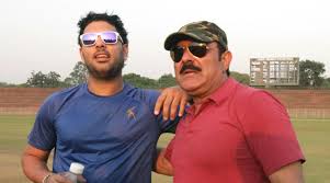Yuvraj Singh's Retirement: Yuvraj Singh was about to play in the World Cup, the special thing that the father said | Yuvraj Singh's Retirement: युवराजला होती विश्वचषकात खेळण्याची आस, वडिलांनी सांगितली खास गोष्ट